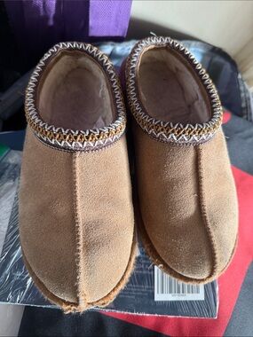 Ugg womens Suede Slip-On Slippers - Brown size 6